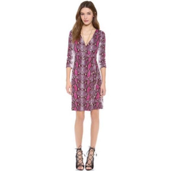 Diane Von Furstenberg Dresses & Skirts - Like new DVF wrap dress